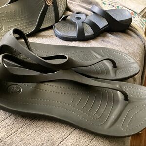 Crocs Black Serena Strappy Thong Mintage Condition size 9